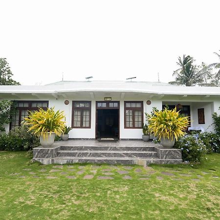 Man Mountain Villa Matale Esterno foto