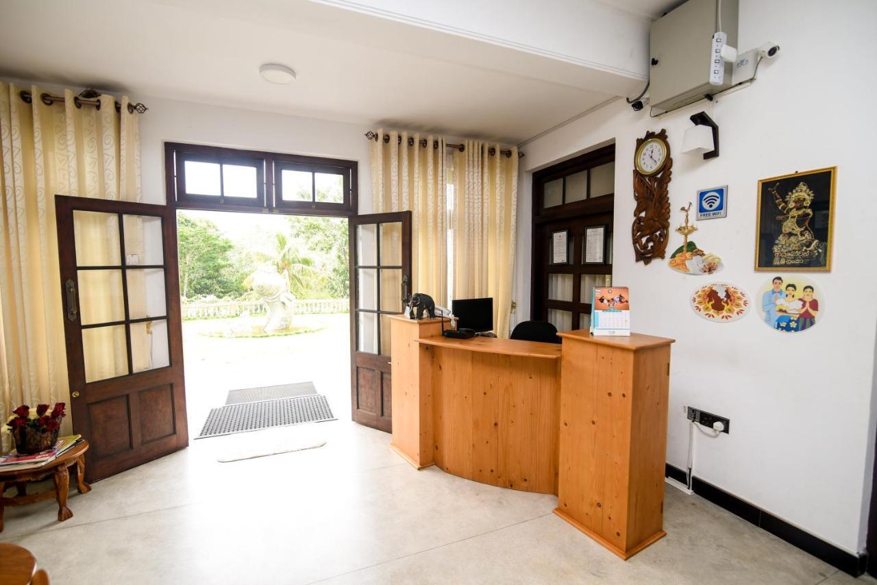 Man Mountain Villa Matale Esterno foto