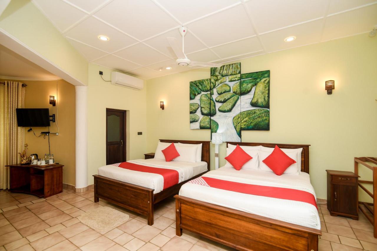 Man Mountain Villa Matale Esterno foto