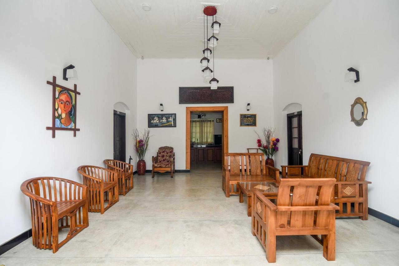 Man Mountain Villa Matale Esterno foto
