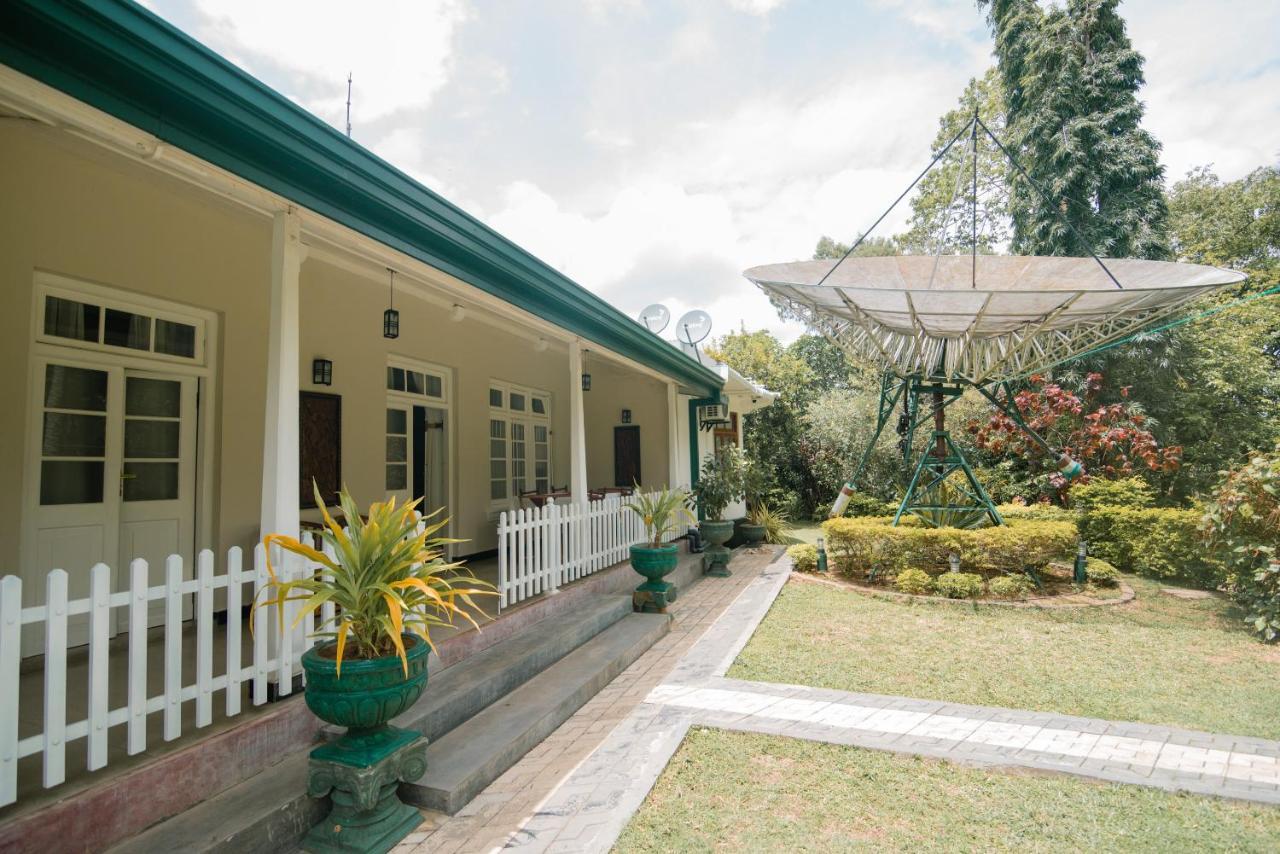 Man Mountain Villa Matale Esterno foto